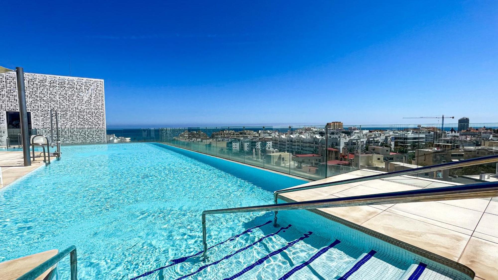 Infinity Estepona Centro Luaran gambar
